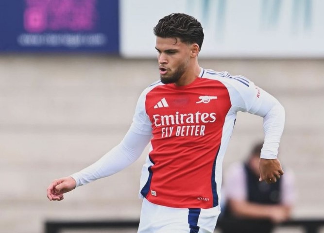 NÓNG! Arsenal chấm dứt hợp đồng với Omar Rekik