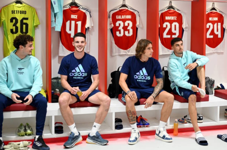 Ảnh bài viết Cảm xúc đong đầy của Calafiori lần đầu viếng thăm Emirates