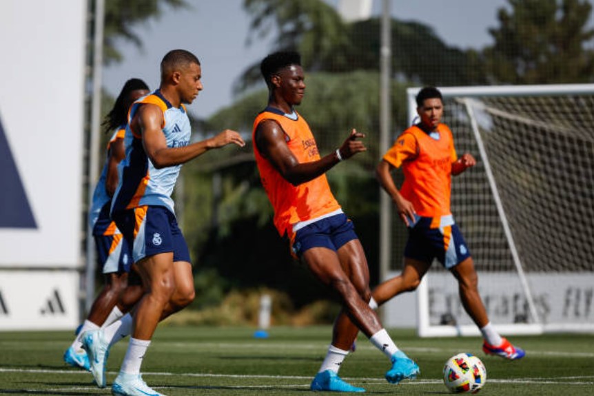 Ảnh bài viết Mbappe tranh chấp với Tchouameni, sẵn sàng nổ súng ở Siêu cúp