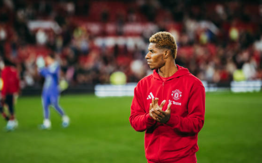 Phản ứng bất ngờ của Rashford sau khi bắn hạ Barnsley
