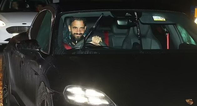 Thắng Arsenal, Ruben Amorim còn có hành động ghi điểm 10 với CĐV