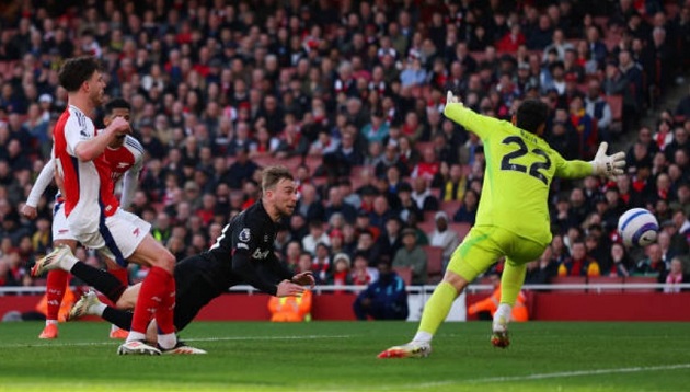 Merson chỉ trích Arsenal: "Họ trông thật bế tắc"