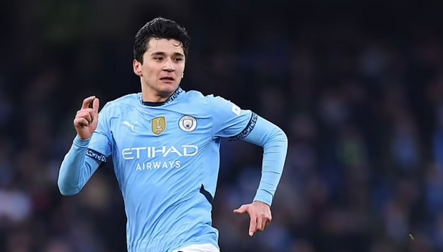 Quên đi những sai lầm, Pep Guardiola chỉ ra điều Khusanov mạnh nhất