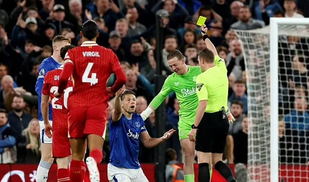 Carragher nổi điên: VAR tha thứ cho Tarkowski quá dễ