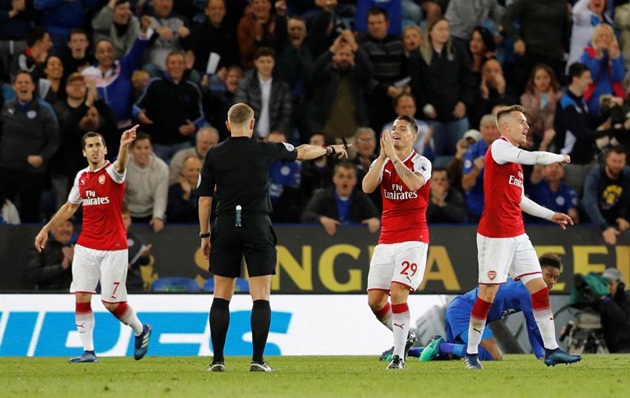 Arsenal nhận thêm án phạt sau trận thua thảm Leicester - Bóng Đá