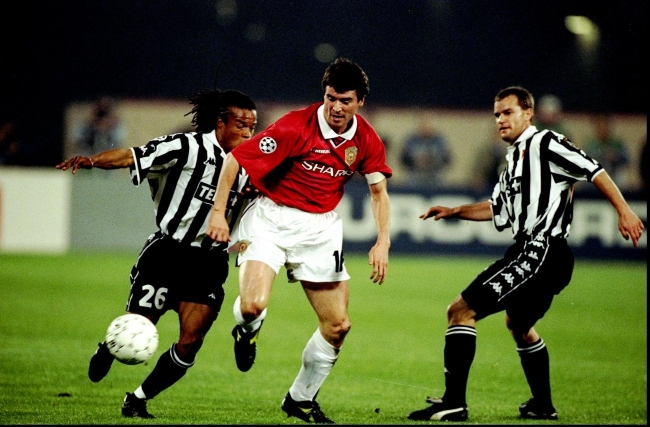 Roy Keane sắm vai người khai thông thế bế tắc cho MU.