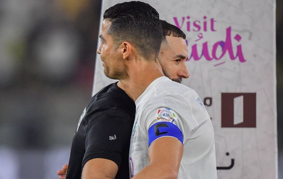 Phản ứng của Ronaldo khi hội ngộ Benzema trên đất Ả Rập - Bóng Đá