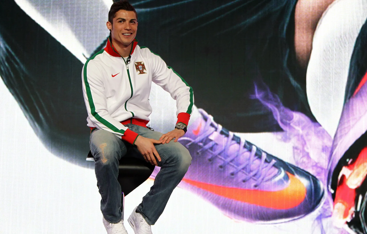 Nike dành riêng một trang web đặc biệt cho Ronaldo và Mbappe - Bóng Đá
