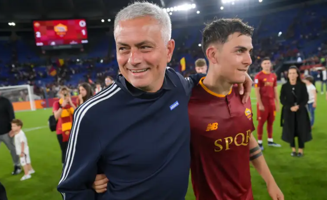 Phản ứng của các cầu thủ AS Roma khi chia tay Mourinho - Bóng Đá