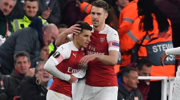 Câu chuyện cảm động về chiếc áo Lucas Torreira cầm ăn mừng sau bàn thắng vào lưới Napoli - Bóng Đá