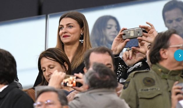 Cựu hoa hậu Ý và siêu mẫu huyền thoại xuất hiện ở Derby Turin - Bóng Đá