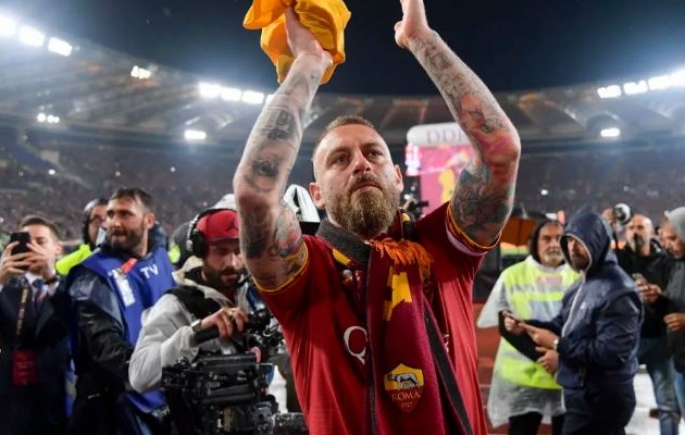 Thành Rome đổ lệ trong ngày chia tay Daniele De Rossi - Bóng Đá