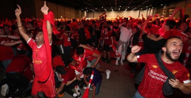 Chùm ảnh: Cảm xúc trái ngược của fan Liverpool và Tottenham sau trận đấu - Bóng Đá