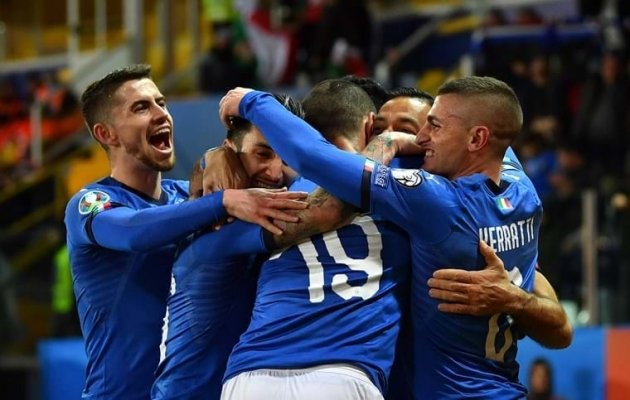 Chùm ảnh: Đội tuyển Ý đón các vị khách đặc biệt - Bóng Đá
