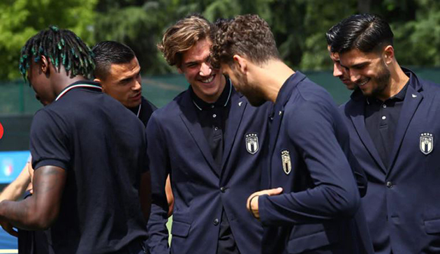 Ảnh: Dàn sao U21 Ý đẹp 'điên đảo' chụp ảnh trước giải - Bóng Đá