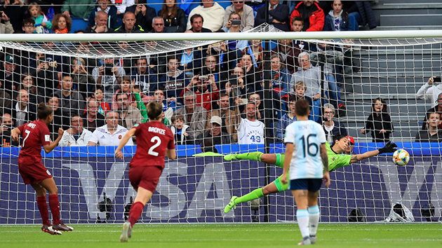 ẢNH: Đả bại Argentina, Sao Man Utd đưa tuyển nữ Anh vào vòng 1/8 World cup - Bóng Đá