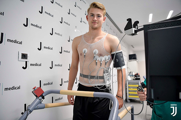 Matthijs de Ligt 'đốn tim' fan nữ khi kiểm tra y tế tại Juventus - Bóng Đá