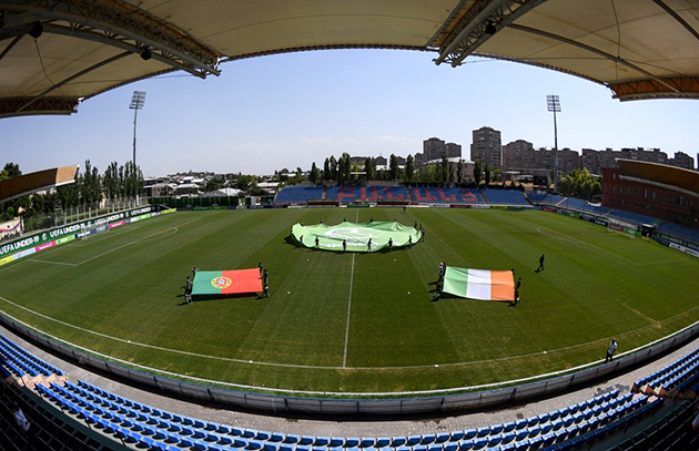 Đè bẹp CH Ireland, đàn em Cristiano Ronaldo kiêu hãnh vào chung kết