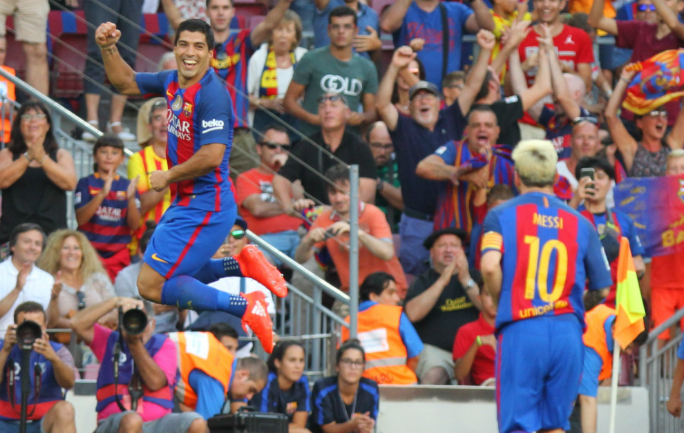 Suarez gọi Messi là quái vật