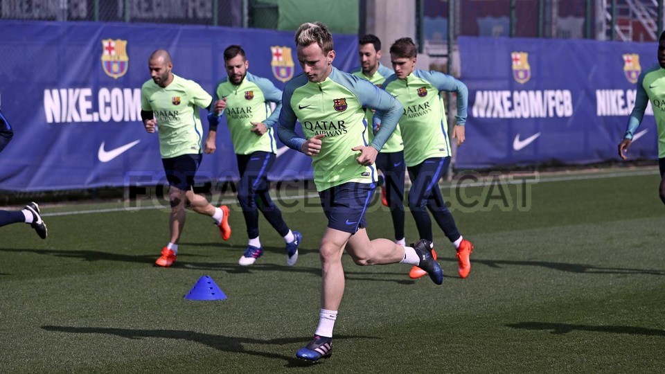 buổi tập của barca - Bóng Đá