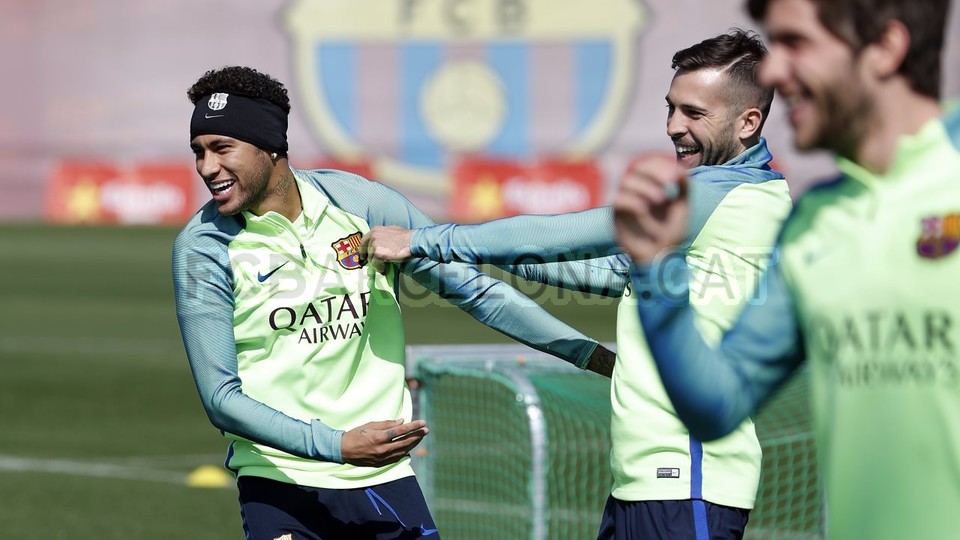 Ảnh bài viết Chùm ảnh: Khuôn mặt rạng ngời của các cẩu thủ Barca sau chiến thắng lịch sử