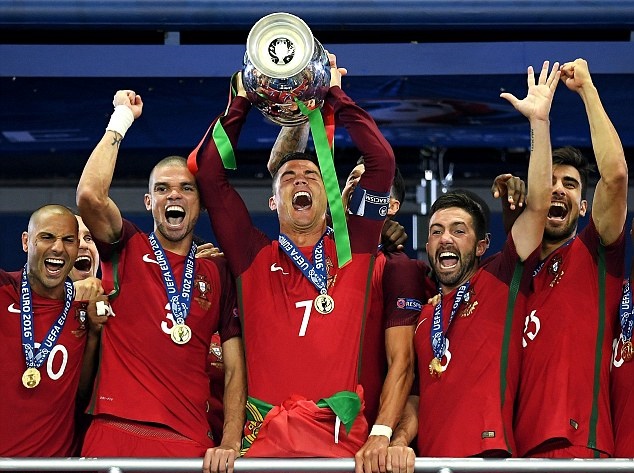 Chùm ảnh: Ronaldo được vinh danh - Bóng Đá