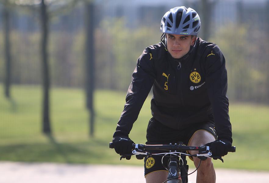 Các ngôi sao Dortmund tập.. đua xe đạp trước Tứ kết Champions League