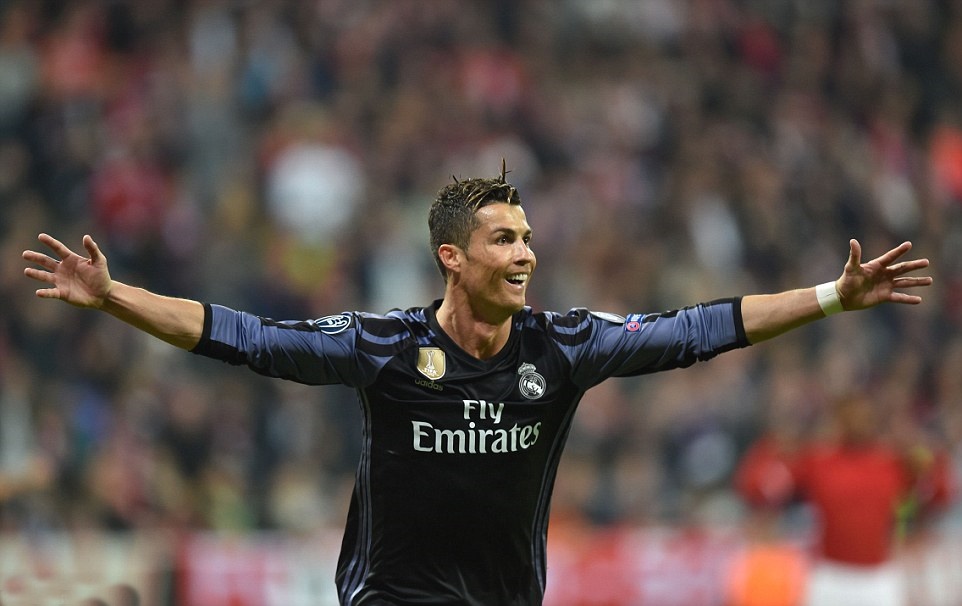 Trước vòng 32 La Liga: Real thăng hoa; Barca 'run rẩy' trước thềm Siêu kinh điển