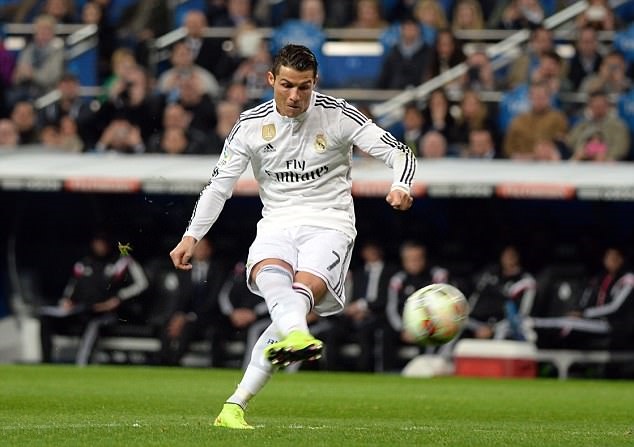 Con trai Ronaldo ghi bàn y hệt bố - Bóng Đá