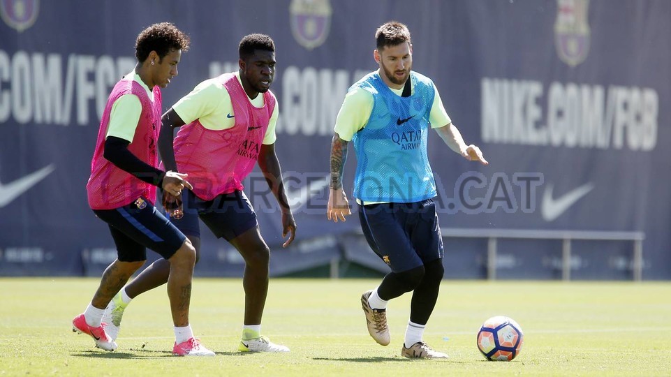 Ảnh bài viết Neymar kết hợp với Umtiti tìm cách khống chế Messi