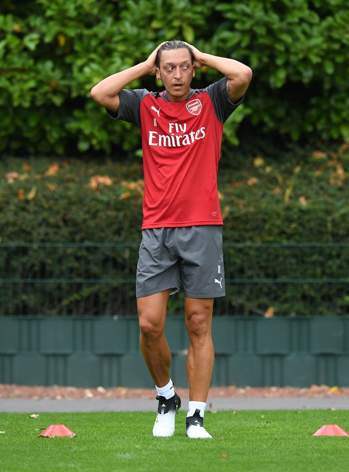 Arsenal tập luyện trên sân - Bóng Đá