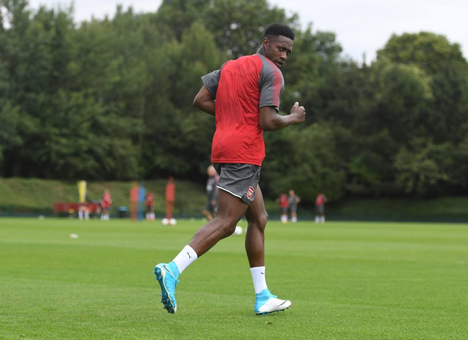 Arsenal tập luyện trên sân - Bóng Đá