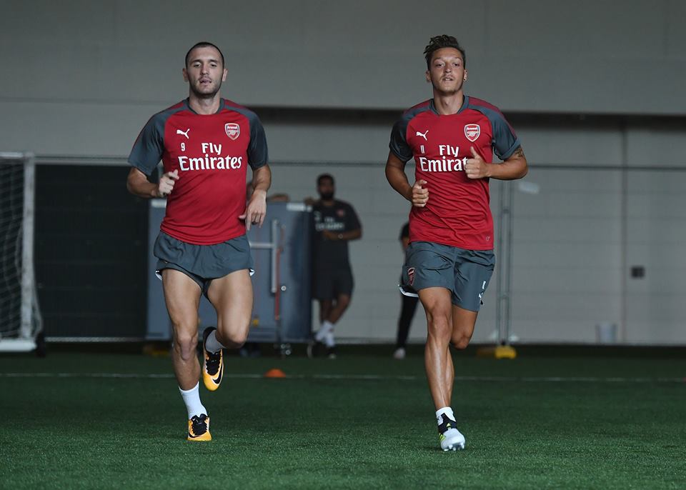 Arsenal tập luyện trên sân - Bóng Đá