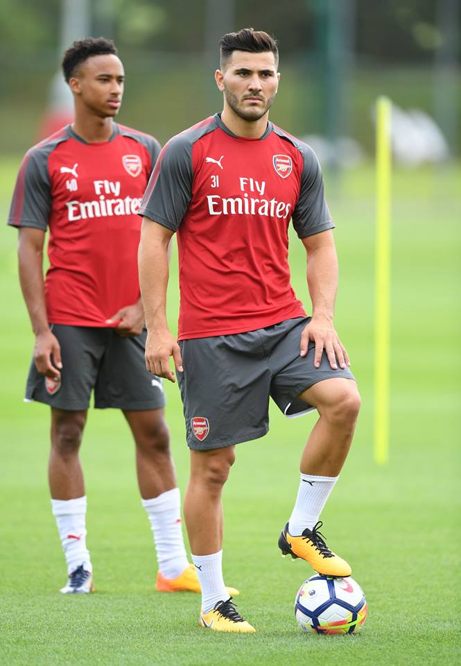 Arsenal tập luyện trên sân - Bóng Đá