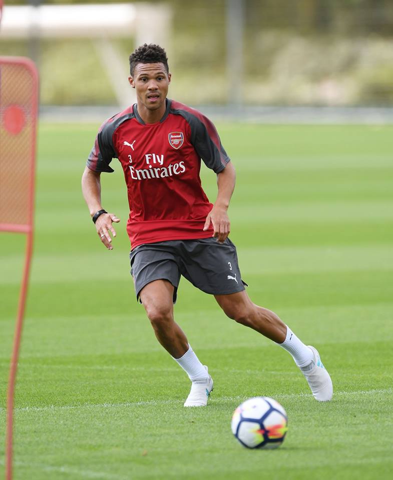 Arsenal tập luyện trên sân - Bóng Đá