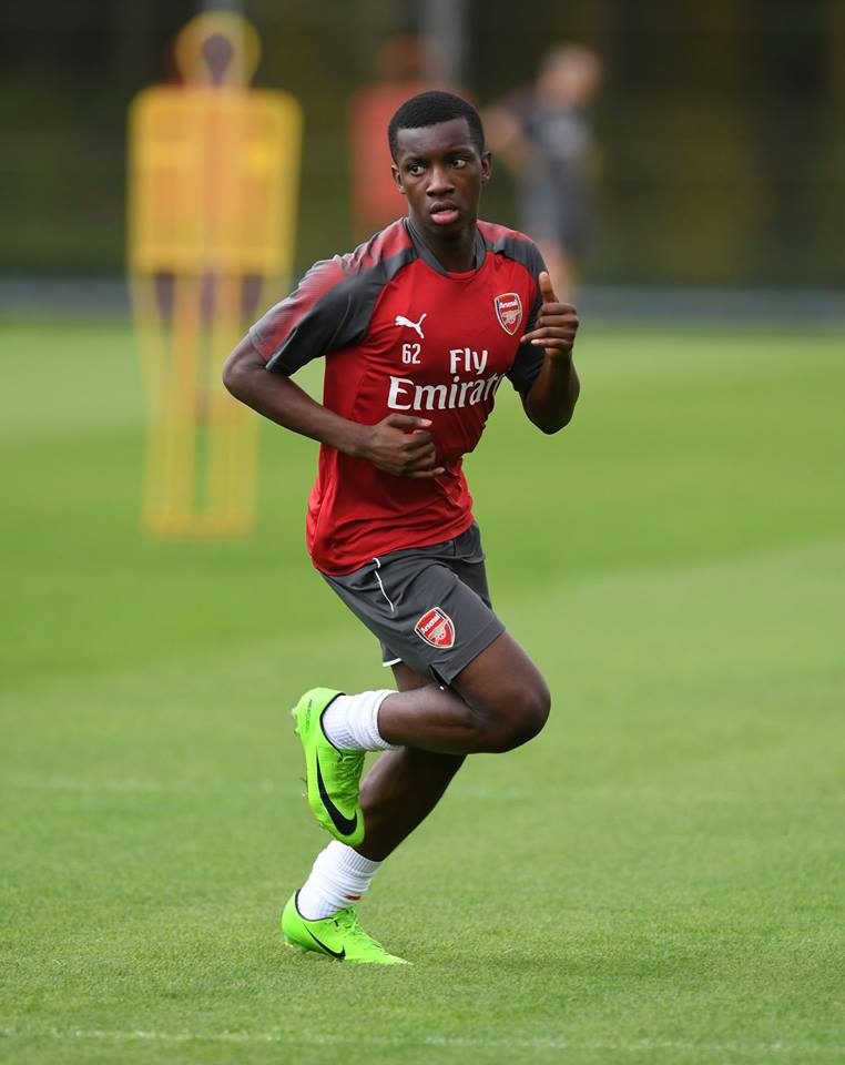 Arsenal tập luyện trên sân - Bóng Đá