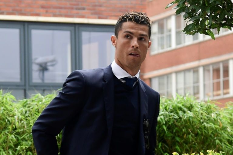 NÓNG: Ronaldo chuẩn bị hầu tòa - Bóng Đá