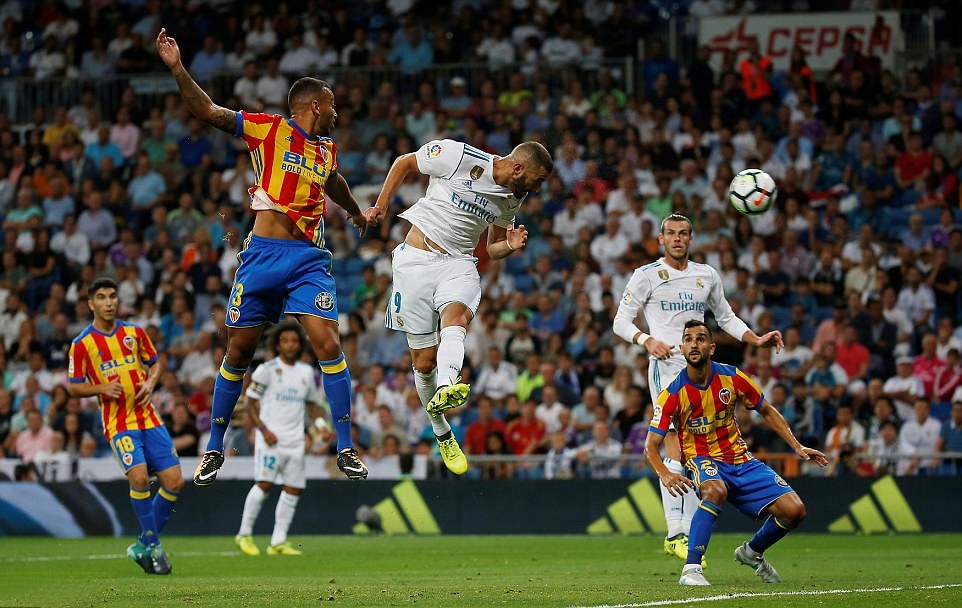 5 điểm nhấn Real 2-2 Valencia: La Liga không phải của riêng Los Blancos