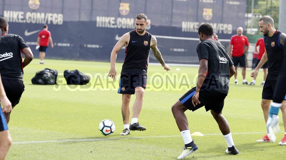 Ảnh bài viết Buổi tập thiếu hàng loạt trụ cột của Barca