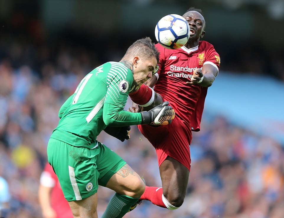 Ảnh bài viết Man City 5-0 Liverpool: Mane thẻ đỏ, Ederson cũng rời sân