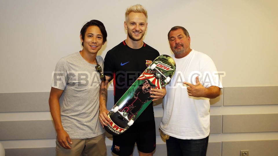 Sean Malto  đến thăm đại bản doanh của Barca - Bóng Đá