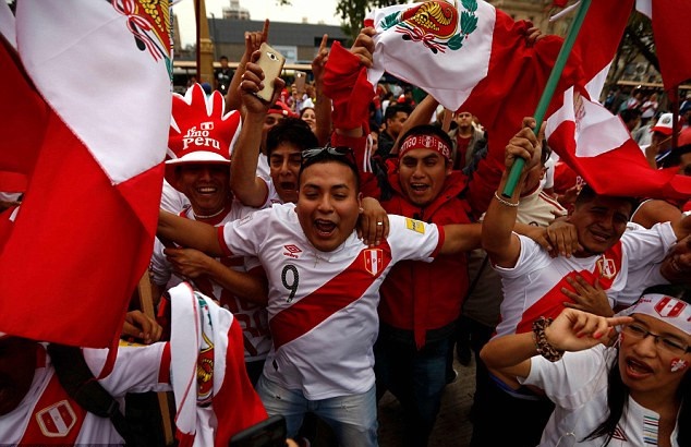 CĐV Peru gây náo loạn tại Argentina - Bóng Đá