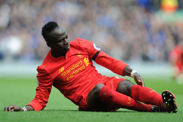 Huyền thoại M.U ‘mừng thầm’ vì Liverpool mất Mane trong trận đại chiến