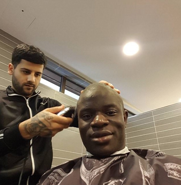 Ahmed Alsanawi - thợ cắt tóc đắt giá của Premier League - Bóng Đá