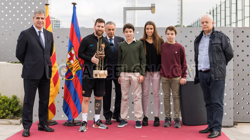 Leo Messi giành giải thưởng tưởng nhớ Aldo Rovira  - Bóng Đá