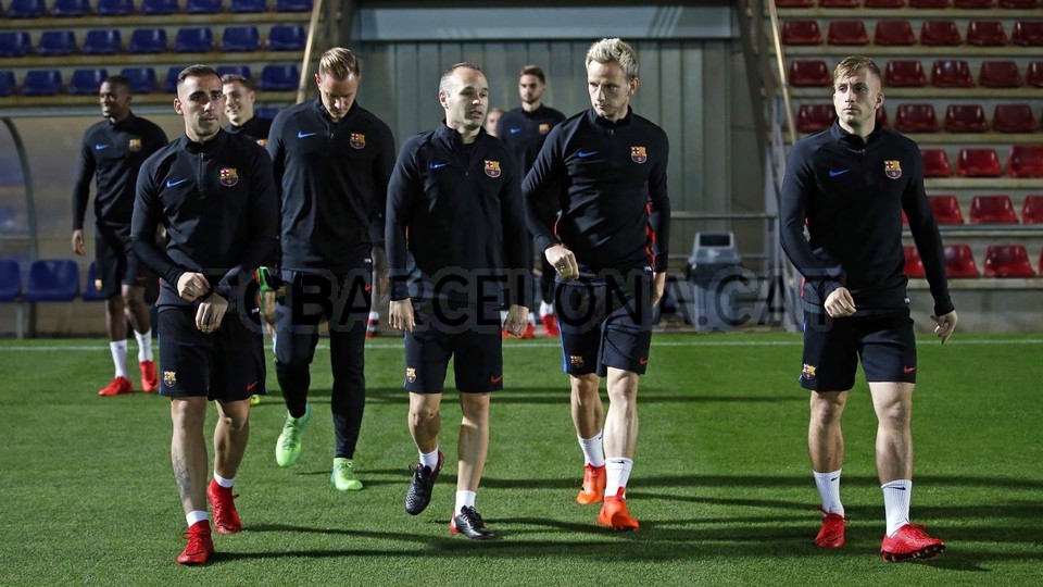 Ảnh bài viết Barca tập thêm vào ban đêm trước thềm đại chiến với Sevilla