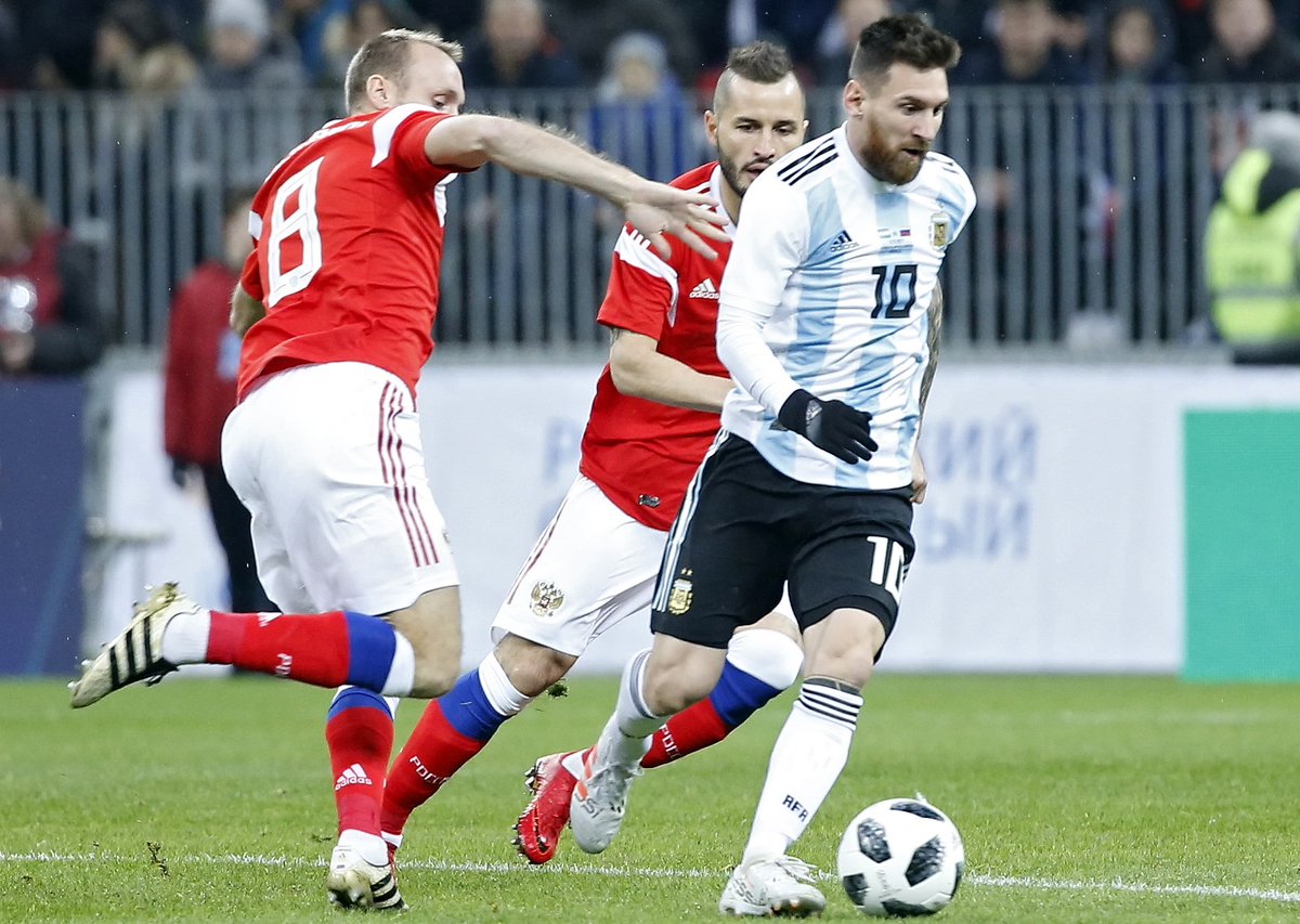 Ảnh bài viết Messi bị 'đeo sát', Aguero giải cứu thành công Argentina