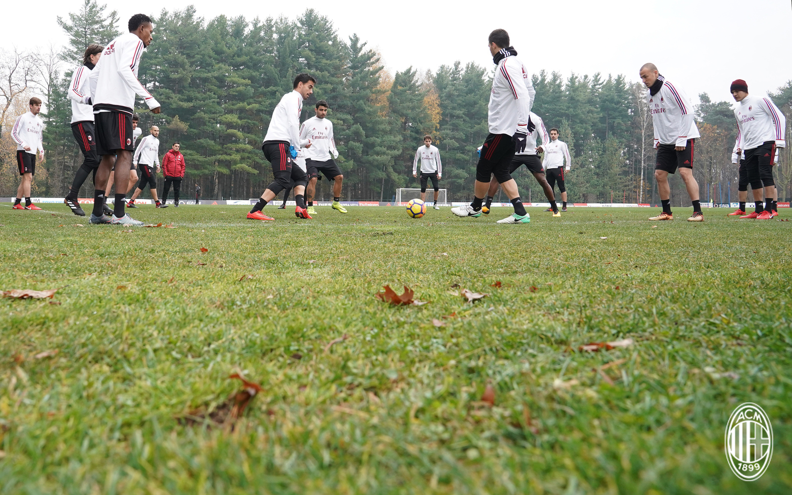 AC Milan tập luyện - Bóng Đá