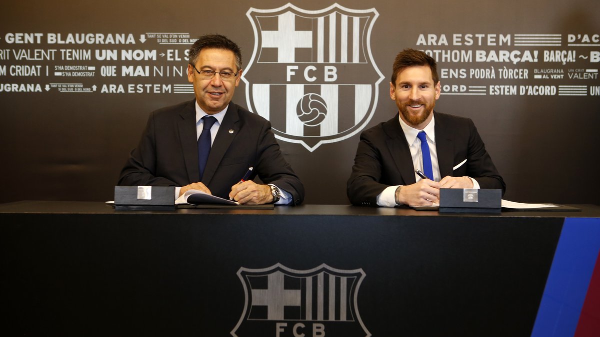 Chùm ảnh Messi gia hạn hợp đồng với Barca - Bóng Đá