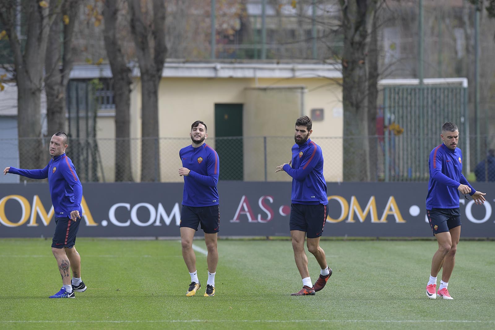 AS Roma tập luyện - Bóng Đá